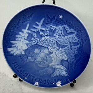 Bing Grondahl Blue & White 1981 Jule After 7" Plate Christmas Peace Doves